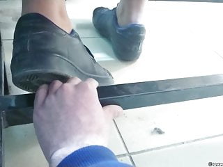 Hard trampling with sneakers, hand crush, CHT 95