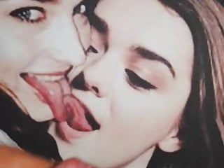  Maisie Williams &amp; Sophie Turner facial