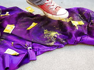 Smashing mustard packets on Samantha&#039;s prom dress
