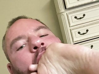 Choked by smelly feet 