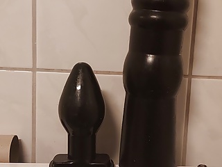 Fisting and dildoing my hole with lube