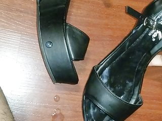 Fuck and Cum in my Aunts wedge sandals
