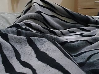  video: Juicy Muslim has anal sex with boyfriend under blanket