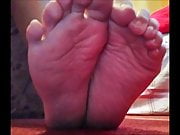Vicky moves her sexy (size 37) feet