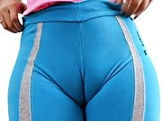 AMAZING HUGE PUFFY CAMELTOE and TIGHT ROUND ASS in LEGGINGS