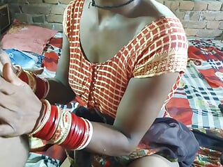 Suman bhabhi ke chut me mulli dal ke maal gira diya