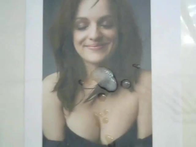 Elisabeth moss boobs