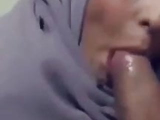 Hijabi eating cock...