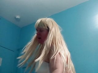 Brenda Justice Sexy Blonde Sings A Song