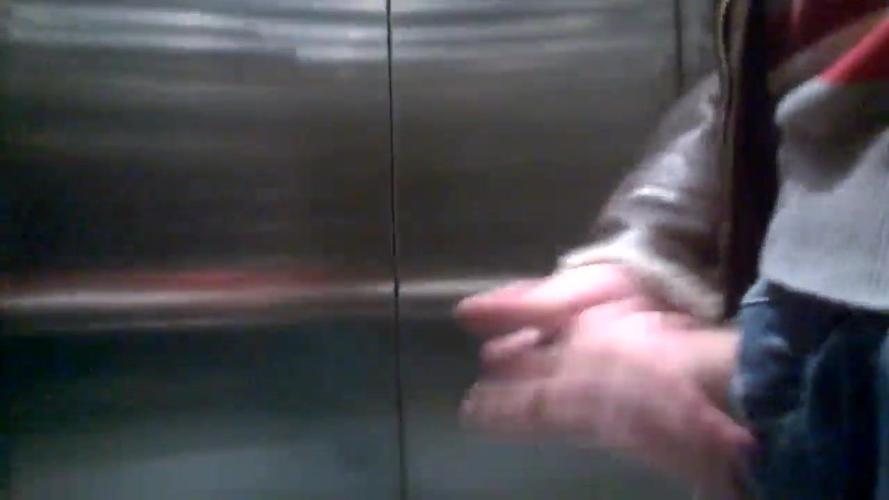 Wanking in the Elevator - Big Cock, Gay Porn, Wanking Gay - MobilePorn