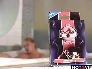 Thick Blondie Solo Play In The Hottub