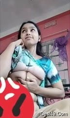 Amateur Desi girl revealing boobs