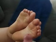 Nice Cumshot on her Feet