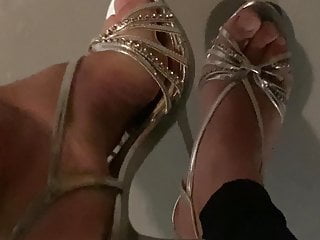 Cumming slutty silver heels...