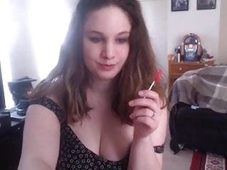 Webcam curvy girl strips and sings...