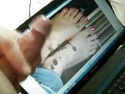 cplrose65 tribute cumming on her sexy feet