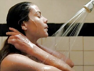 Hot TikTok Girl Gets Naked In The Shower