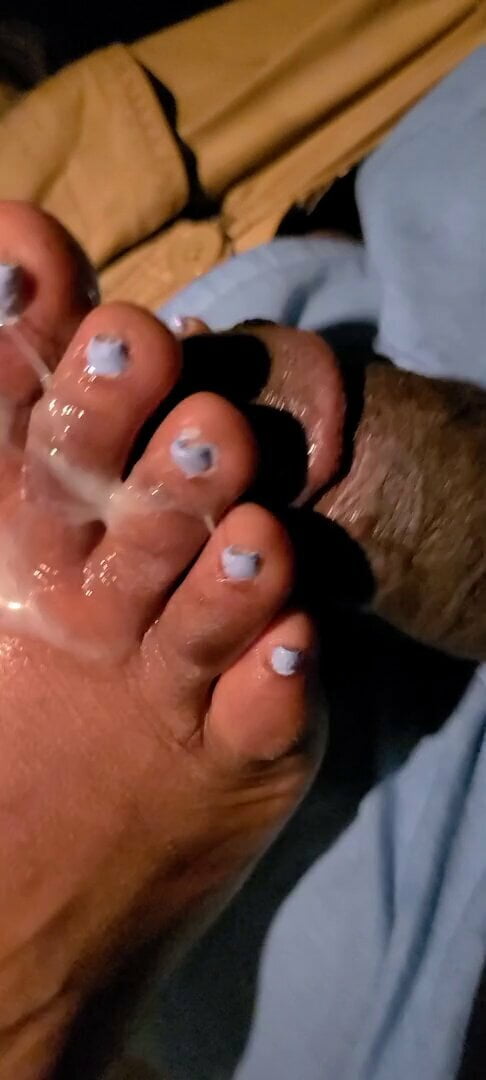 .Fleshly Painted lavender Ebony Toes Huge Cum Shot.