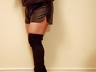 Tranny In Overknee Boots Masturbates...