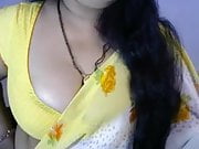 Bhabhi seduces her dewar in yellow attire 