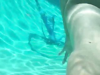 Brunette blowjob in poolside 