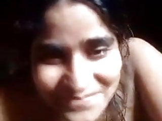 Desi struggling to capture her nudes...