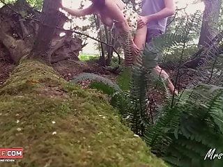 Niemand beobachtet uns, fick mich jetzt bitte