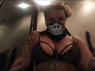 Big Tits Big Ass European vid: SwagRussiaPanda Halloween special booty shaking Full video