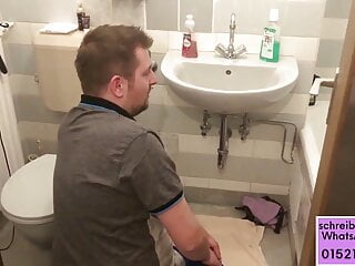 rot haarige milf fickt ihren handwerker kostenlos - Bild 2