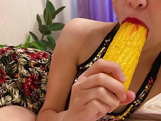  video: Mukbang, food ass to mouth - Little Nika
