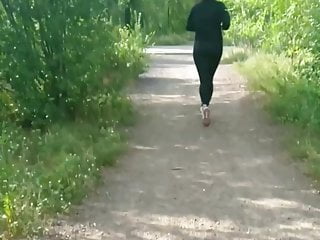 Junges Girl beim Jogging - Bild 3