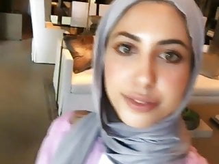 Hijabi Arab Sexy Toes...