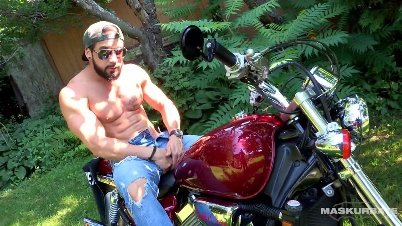 Biker Men Porn - Muscle biker is seduced by a homo - Blowjob, Gay Porn, Homo Gay - MobilePorn