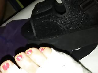 Masturbation and ejaculation near my wife&#039;s injured foot