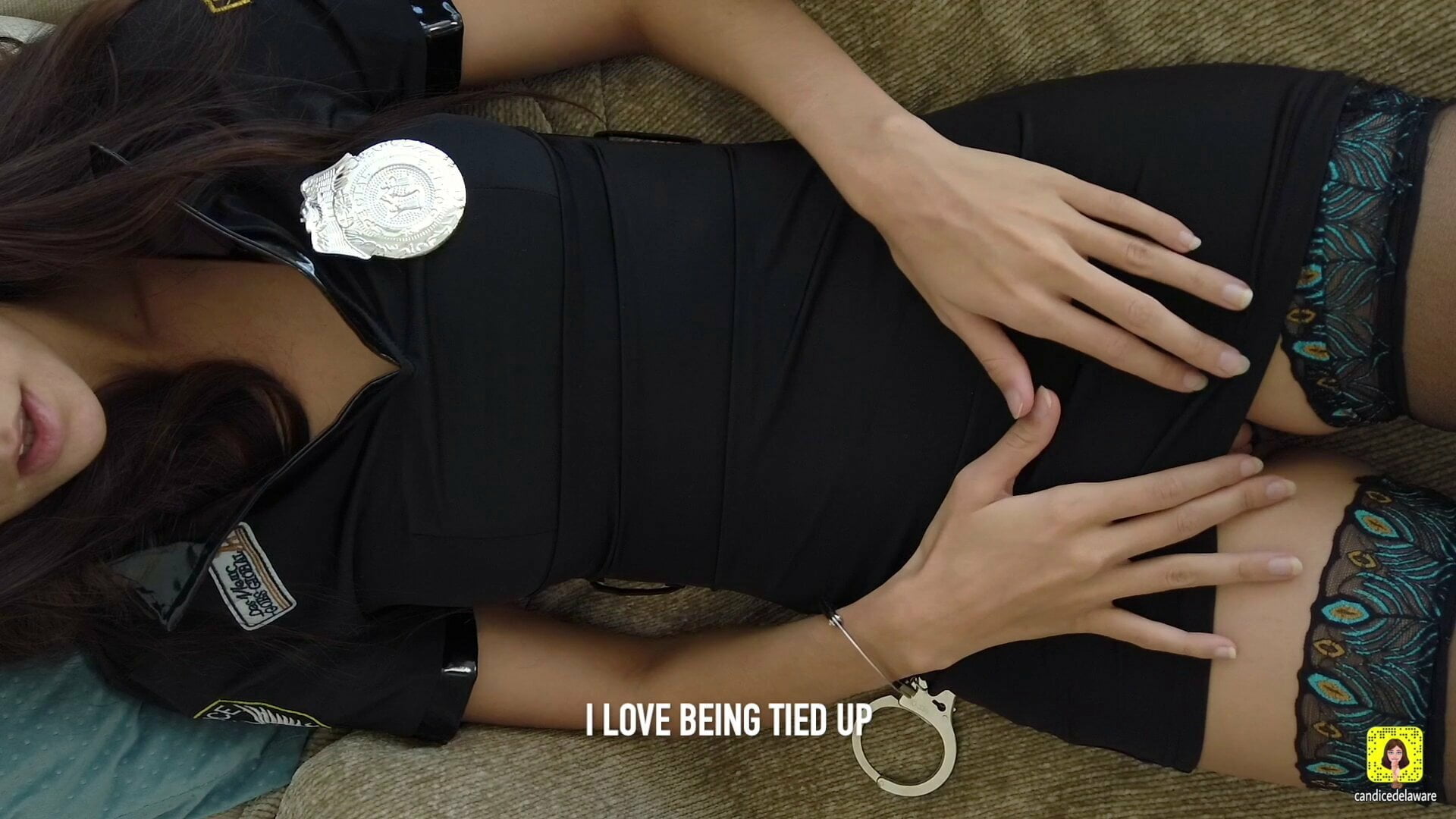 POLICE WOMAN ARRESTS HERSELF TO HAVE AN INTENSE ORGASM 