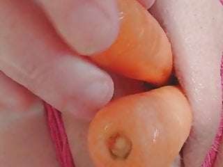 Fucking my tight 2 carrots...