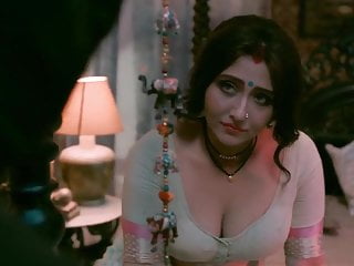 Indian Actress Mukherjee Shows Boobs 