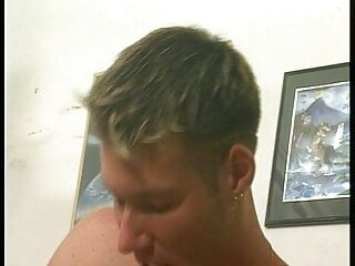 Nerd fickt im Jugendzimmer seine Milf Nutte - Bild 10