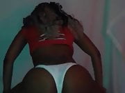Sexy black girl shaking that ass