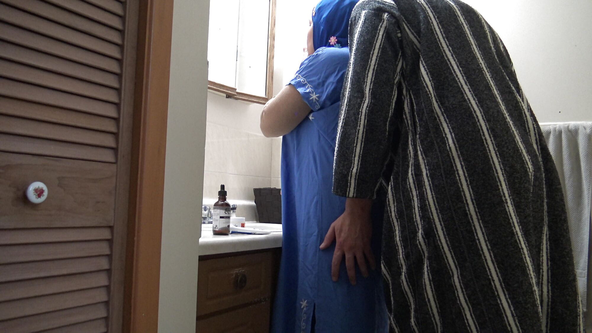 Moroccan Arab Wife Gets Cumshot In Pussy Before Work